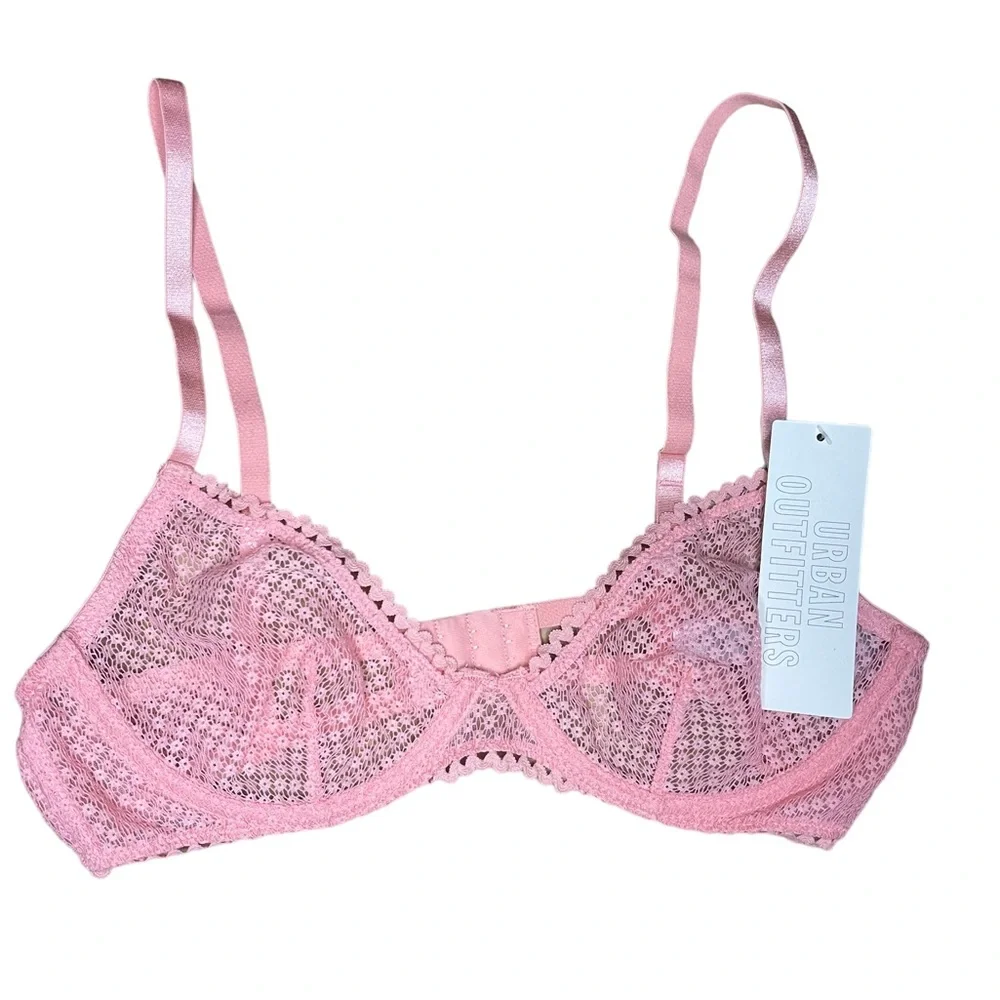 NWT Urban Outfitters Lace Bra Size 34B Baby Rose 💗 - Picture 1 of 2